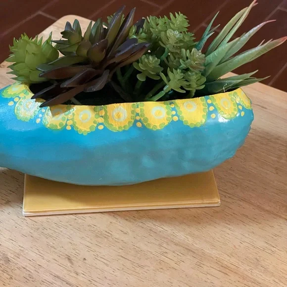 Hand crafted painted blue planter dried gourd artificial plants has tile base - Picture 4 of 7